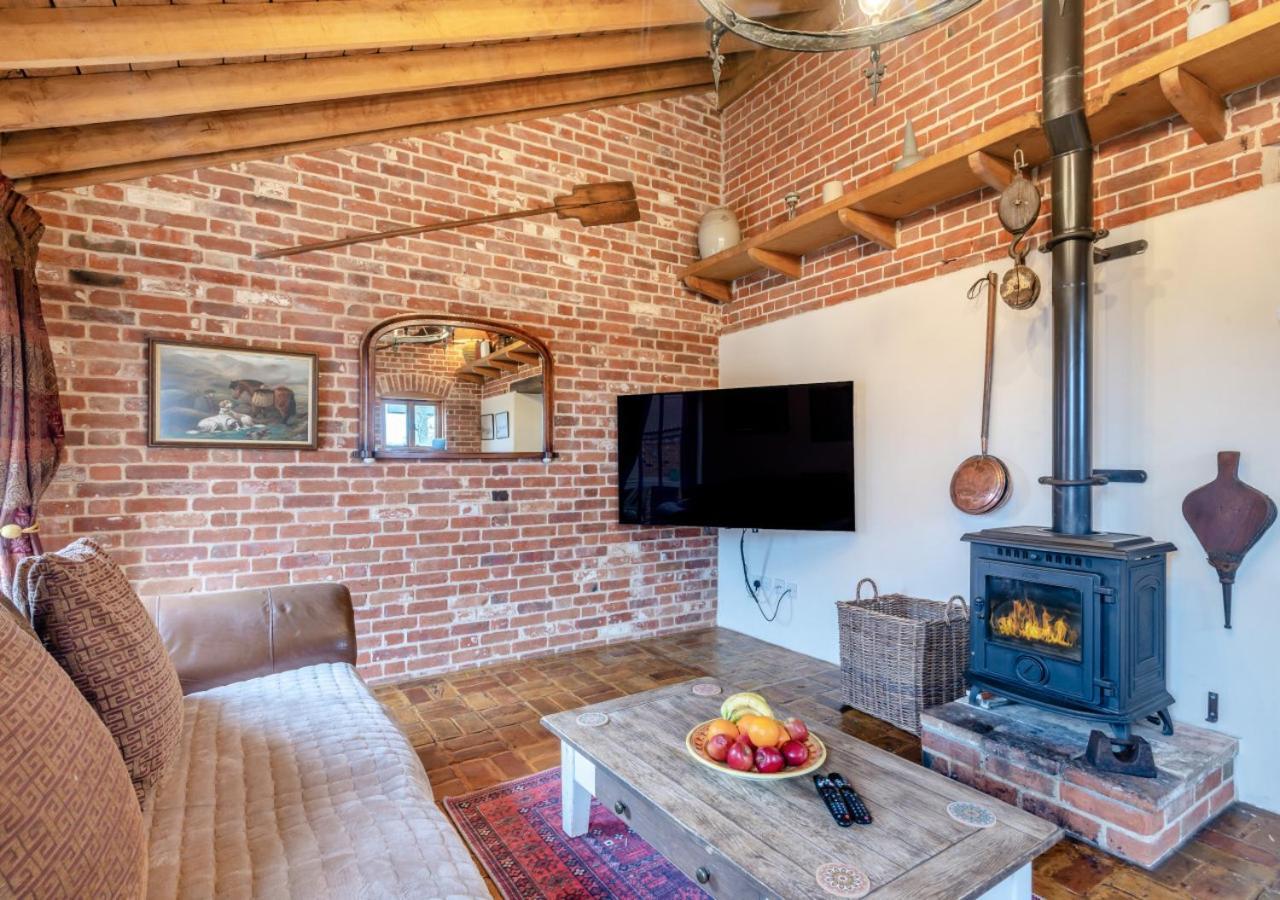 Вилла Elms Barn Wangford Экстерьер фото
